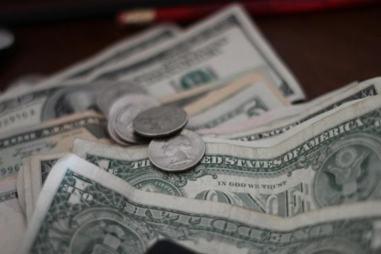 10 月黄金价格趋势：降息预期点燃涨势，金盛贵金属教你踏准节奏