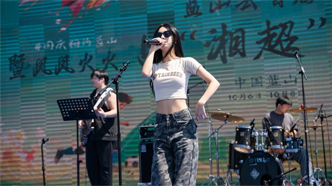 蓝山县首届大型风筝节暨风风火火战“湘超”消费季主题活动有序推进 文旅融合持续升温