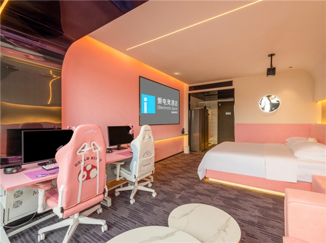 超越“电脑+床”：爱电竞以多元主题房型构建沉浸式电竞社交生态圈