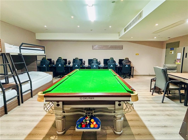 超越“电脑+床”：爱电竞以多元主题房型构建沉浸式电竞社交生态圈