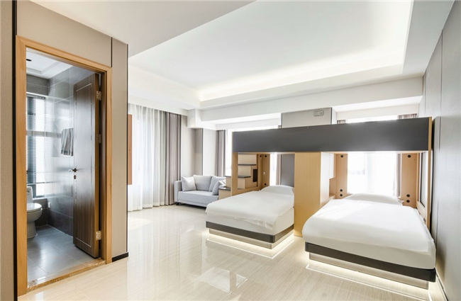 超越“电脑+床”：爱电竞以多元主题房型构建沉浸式电竞社交生态圈