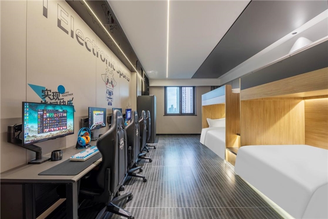 超越“电脑+床”：爱电竞以多元主题房型构建沉浸式电竞社交生态圈