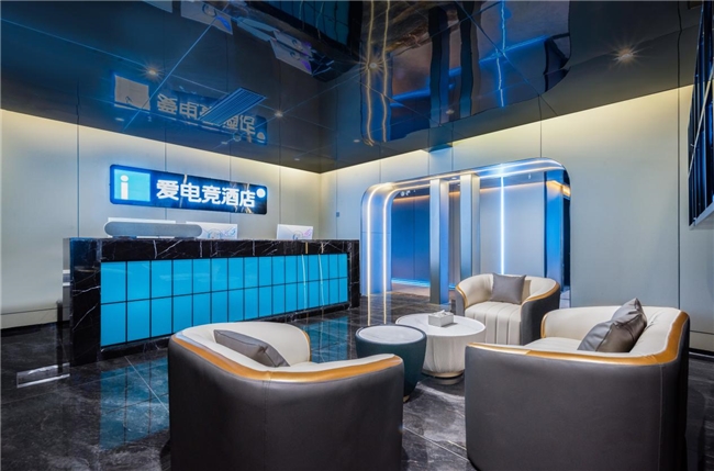 超越“电脑+床”：爱电竞以多元主题房型构建沉浸式电竞社交生态圈